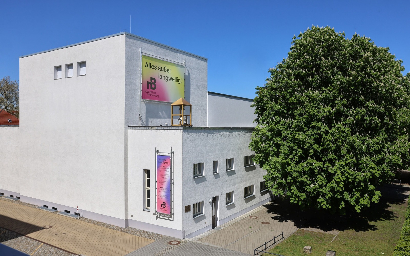neue Bühne Senftenberg - Außenansicht des Theaters, Foto: Steffen Rasche, Lizenz: Zweckverband Neue Bühne - Niederlausitzer Theaterstädtebund Senftenberg