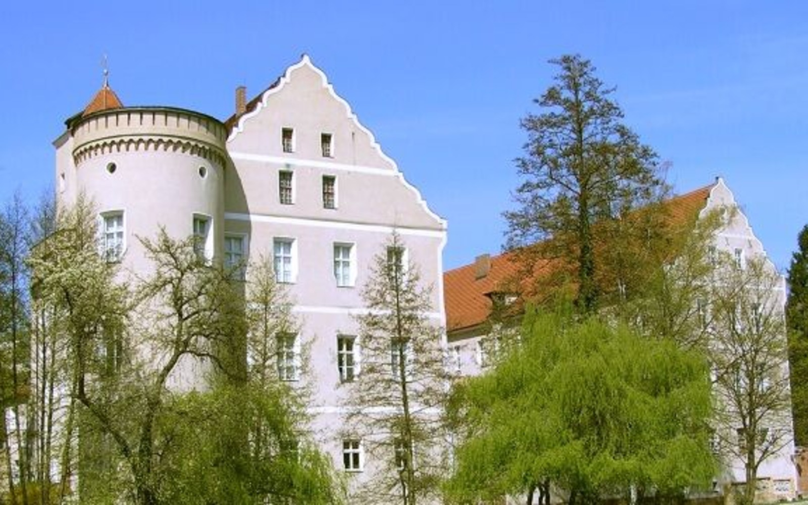 Blick auf Schloss Spremberg mit dem Niederlausitzer Heidemuseum