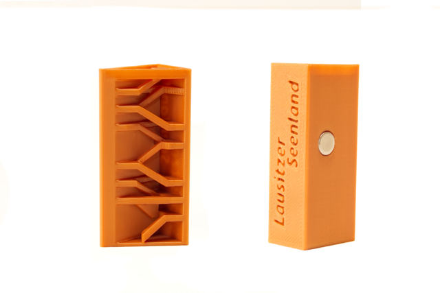 Vorder- und Rückansicht Magnet "Rostiger Nagel"