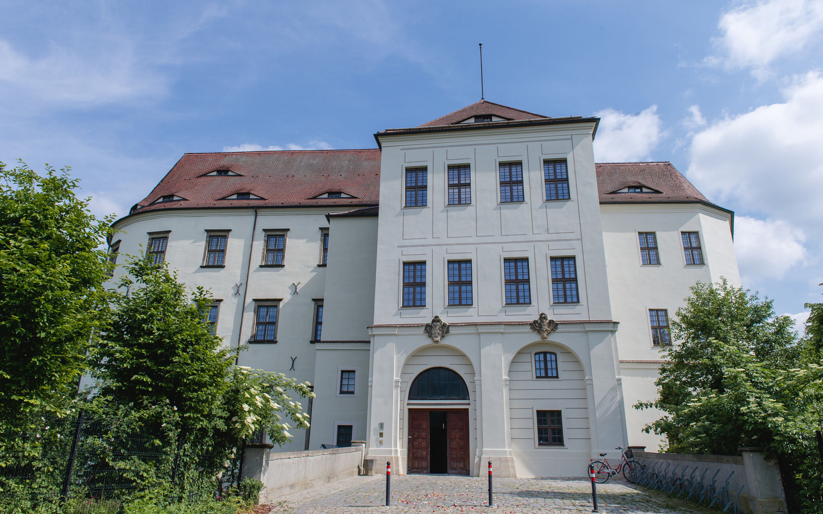 Čelní pohled na zámek, foto: Zámek Hoyerswerda, Christiane Schleifenbaum, Foto: Christiane Schleifenbaum, Lizenz: Zámek Hoyerswerda