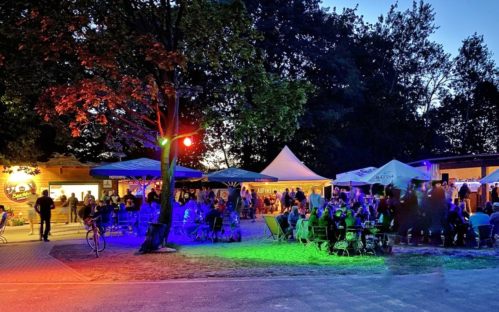 Hipo's Beachbar am Abend, Foto: Ringo Kloß, Lizenz: Camping- und Caravanparadies Dreiweiberner See